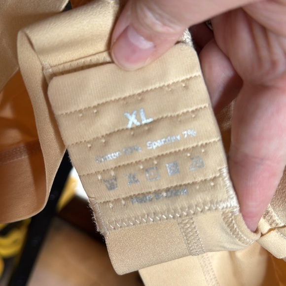 NWT Momcozy Hands Free Pumping Bra Nude Size XL - Picture 4 of 16